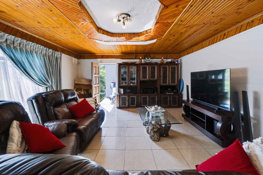 4 Bedroom Property for Sale in Amanzimtoti KwaZulu-Natal