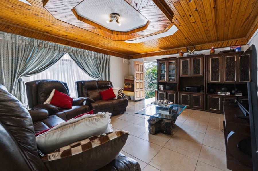 4 Bedroom Property for Sale in Amanzimtoti KwaZulu-Natal
