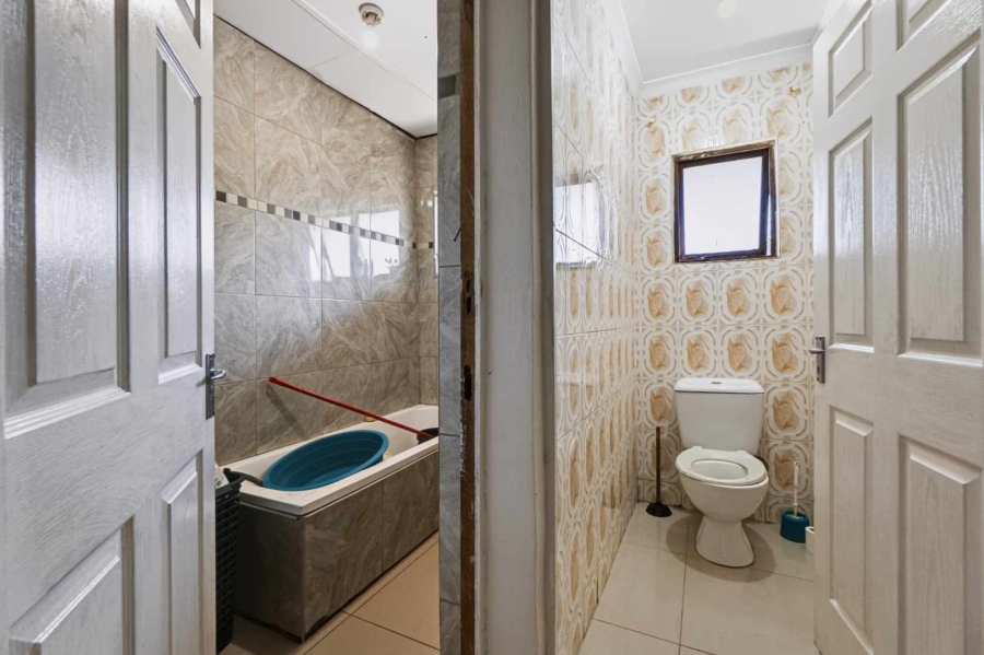 4 Bedroom Property for Sale in Amanzimtoti KwaZulu-Natal