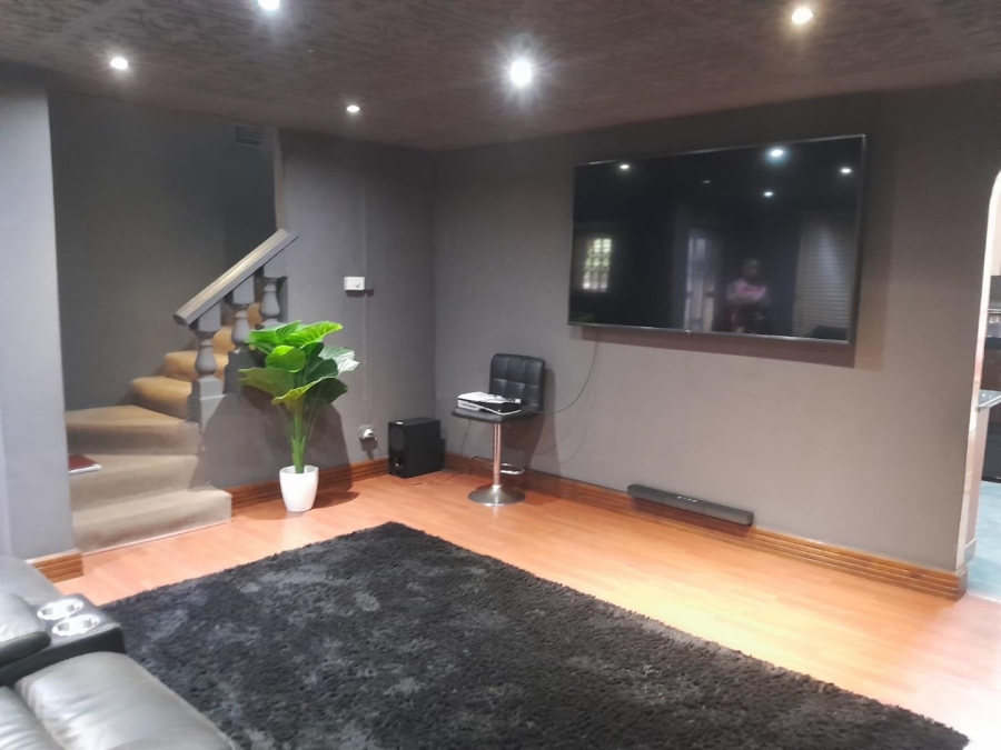 3 Bedroom Property for Sale in Risecliff KwaZulu-Natal