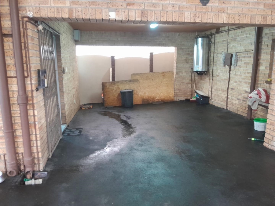 3 Bedroom Property for Sale in Risecliff KwaZulu-Natal