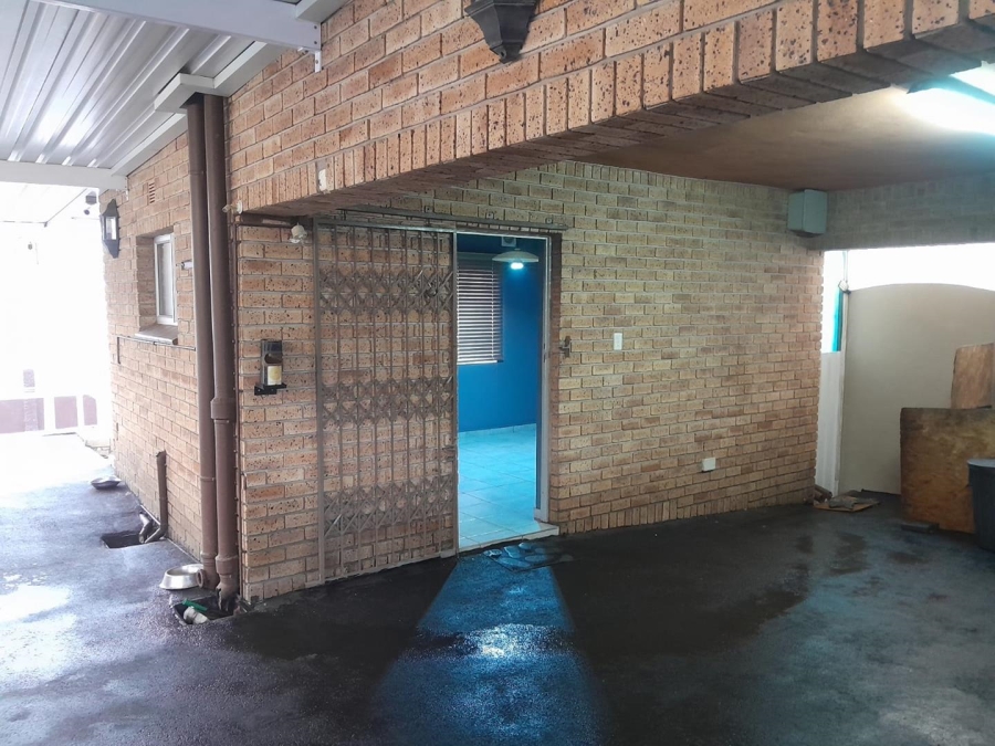 3 Bedroom Property for Sale in Risecliff KwaZulu-Natal
