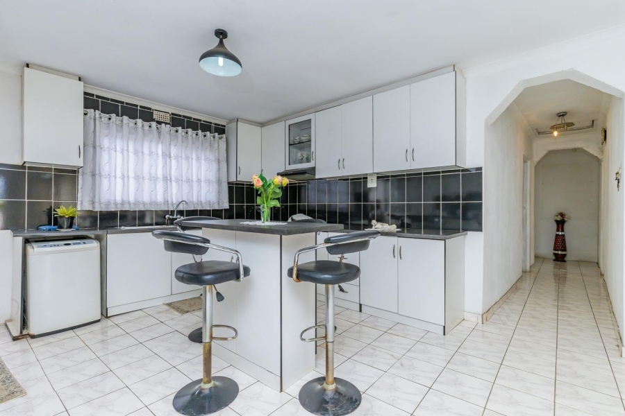 6 Bedroom Property for Sale in Mobeni Heights KwaZulu-Natal