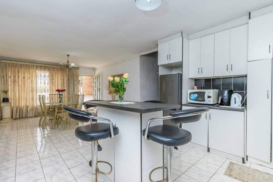 6 Bedroom Property for Sale in Mobeni Heights KwaZulu-Natal