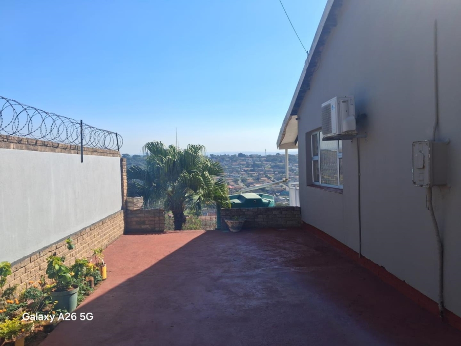 To Let 3 Bedroom Property for Rent in Bluff KwaZulu-Natal