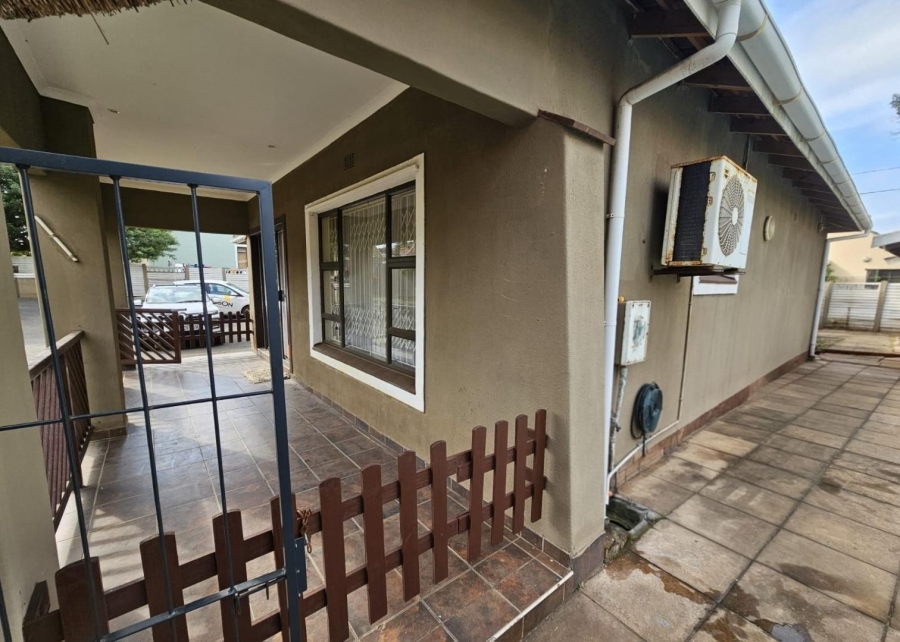 To Let 3 Bedroom Property for Rent in Bluff KwaZulu-Natal