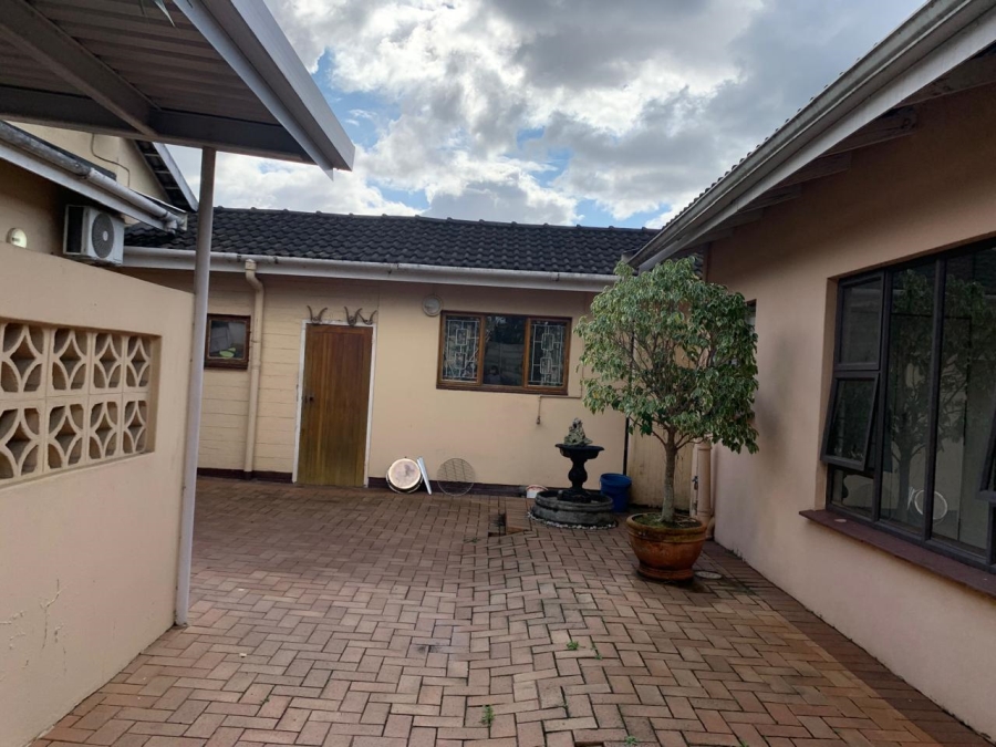 To Let 0 Bedroom Property for Rent in Manors KwaZulu-Natal