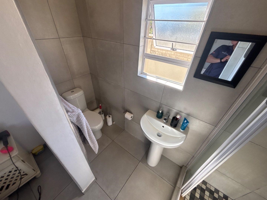 To Let 2 Bedroom Property for Rent in Kloof KwaZulu-Natal