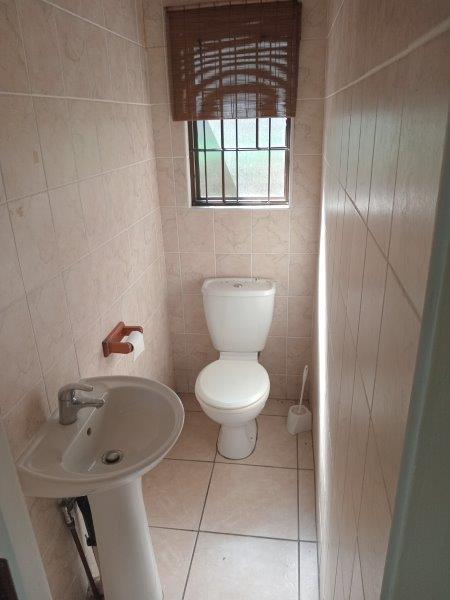 To Let 2 Bedroom Property for Rent in Chiltern Hills KwaZulu-Natal