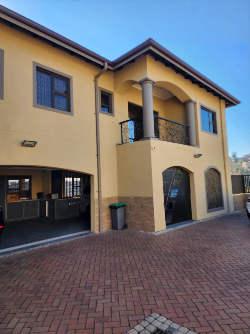 6 Bedroom Property for Sale in Palmiet KwaZulu-Natal
