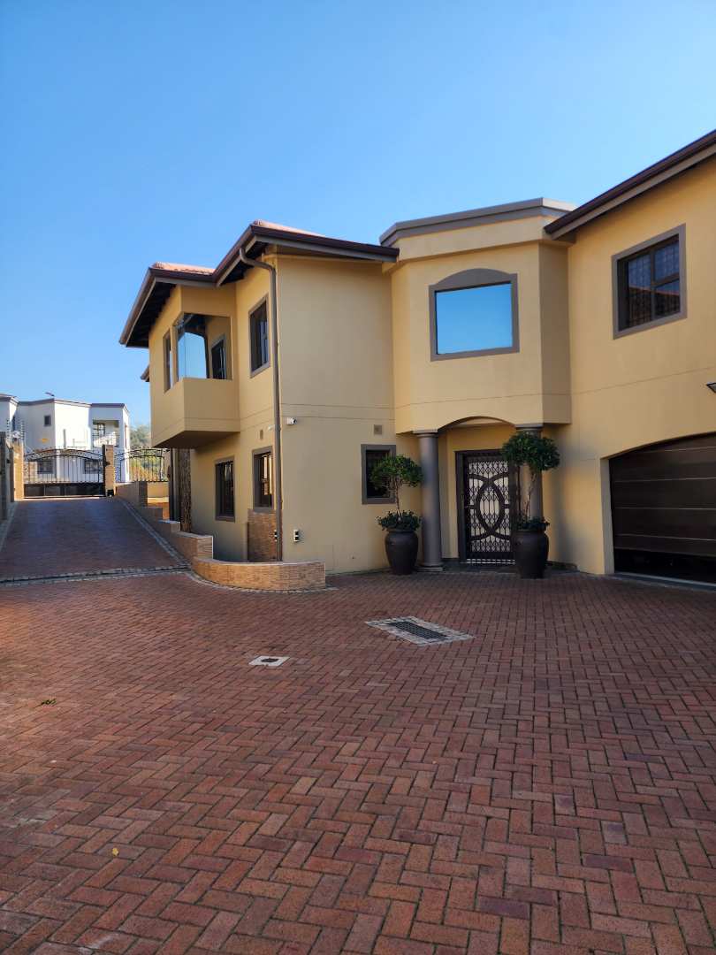 6 Bedroom Property for Sale in Palmiet KwaZulu-Natal