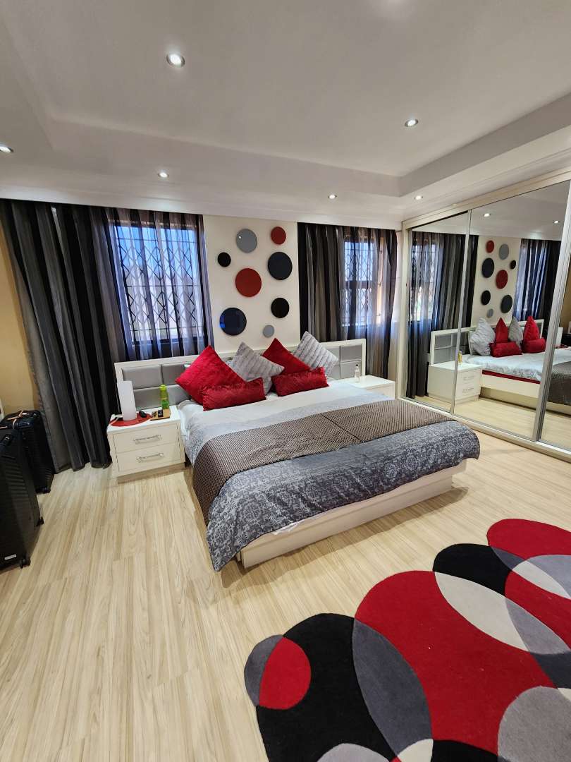 6 Bedroom Property for Sale in Palmiet KwaZulu-Natal