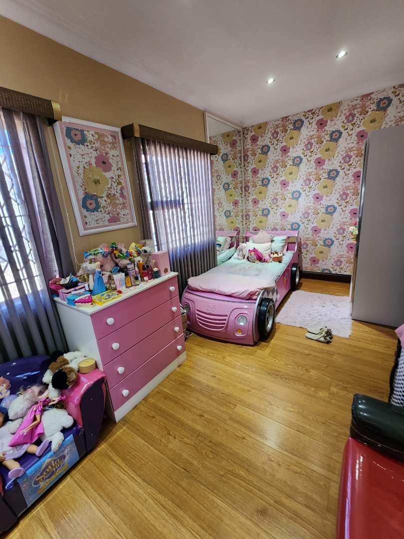 6 Bedroom Property for Sale in Palmiet KwaZulu-Natal