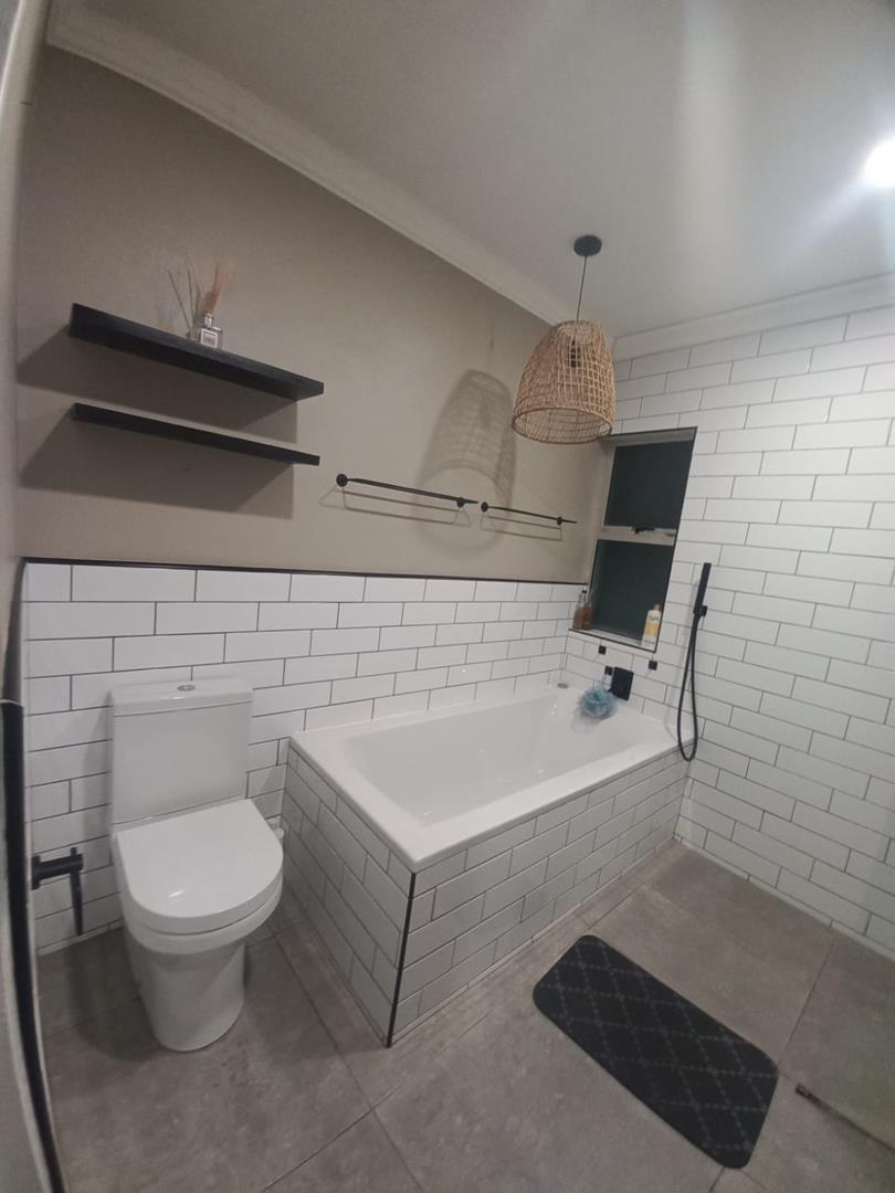4 Bedroom Property for Sale in Meer En See KwaZulu-Natal