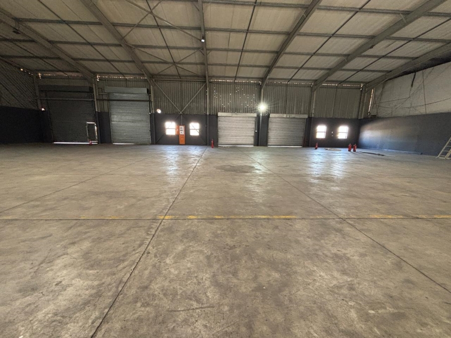To Let Commercial Property for Rent in Mahogany Ridge KwaZulu-Natal