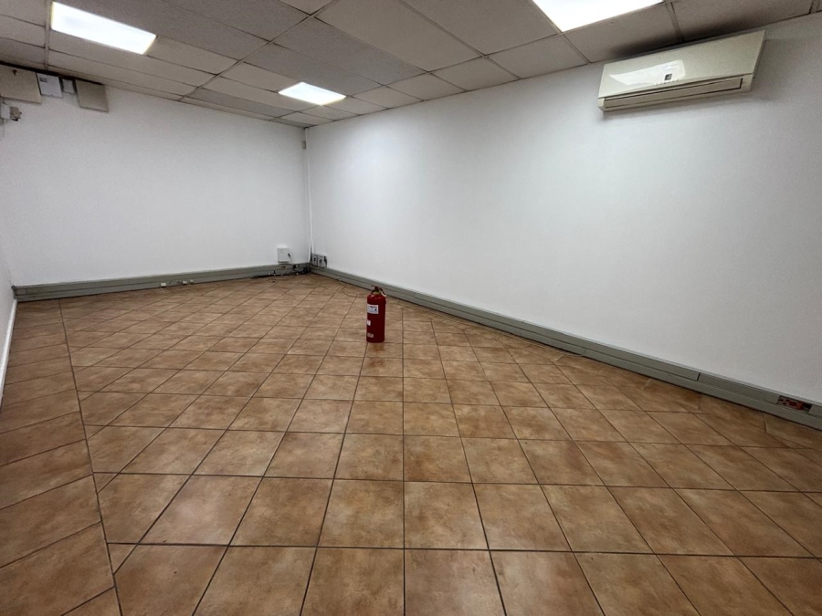 To Let Commercial Property for Rent in Mahogany Ridge KwaZulu-Natal