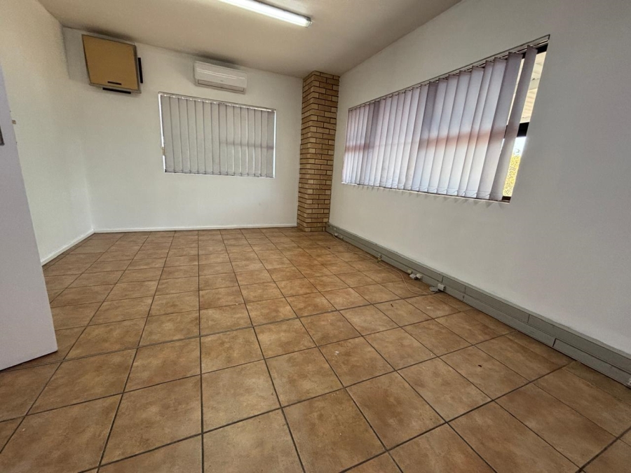 To Let Commercial Property for Rent in Mahogany Ridge KwaZulu-Natal
