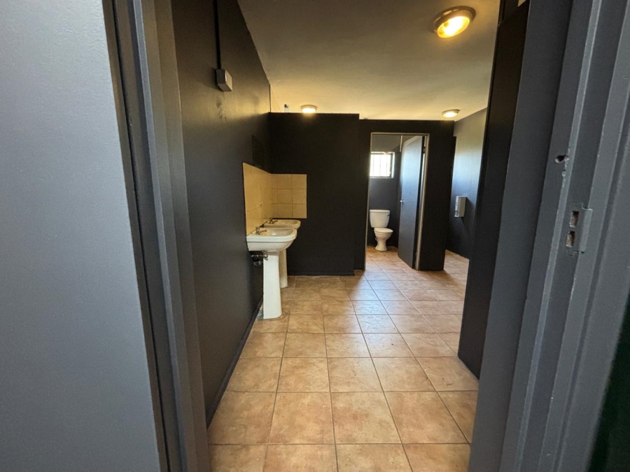 To Let Commercial Property for Rent in Mahogany Ridge KwaZulu-Natal