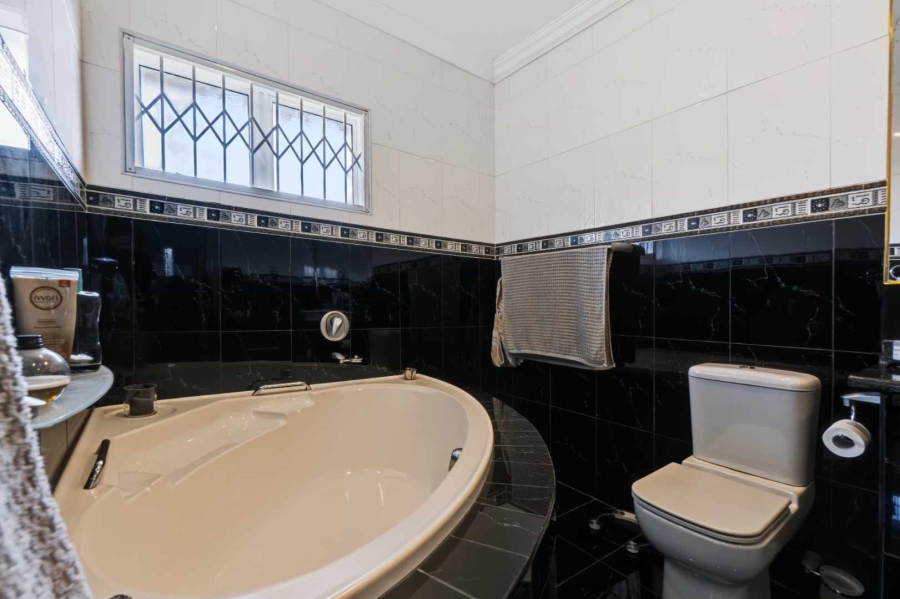 4 Bedroom Property for Sale in Athlone Park KwaZulu-Natal