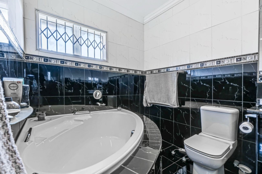 4 Bedroom Property for Sale in Athlone Park KwaZulu-Natal