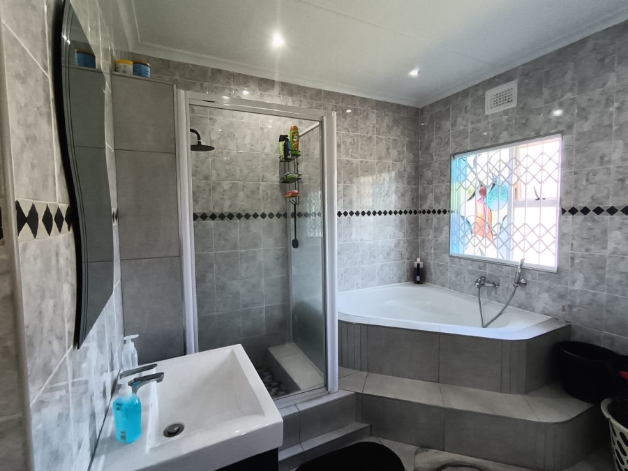 4 Bedroom Property for Sale in Bluff KwaZulu-Natal