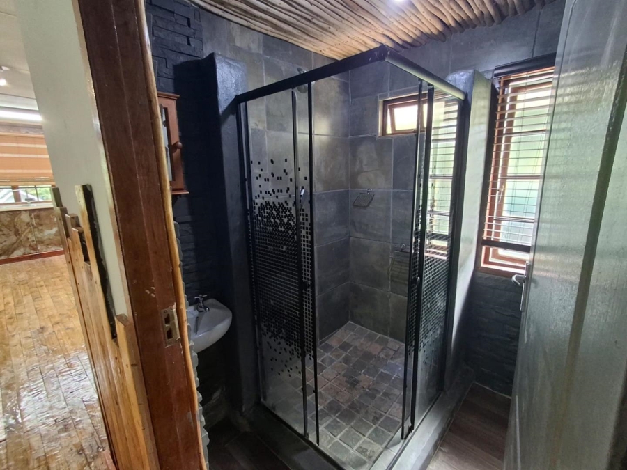 To Let 2 Bedroom Property for Rent in Kloof KwaZulu-Natal