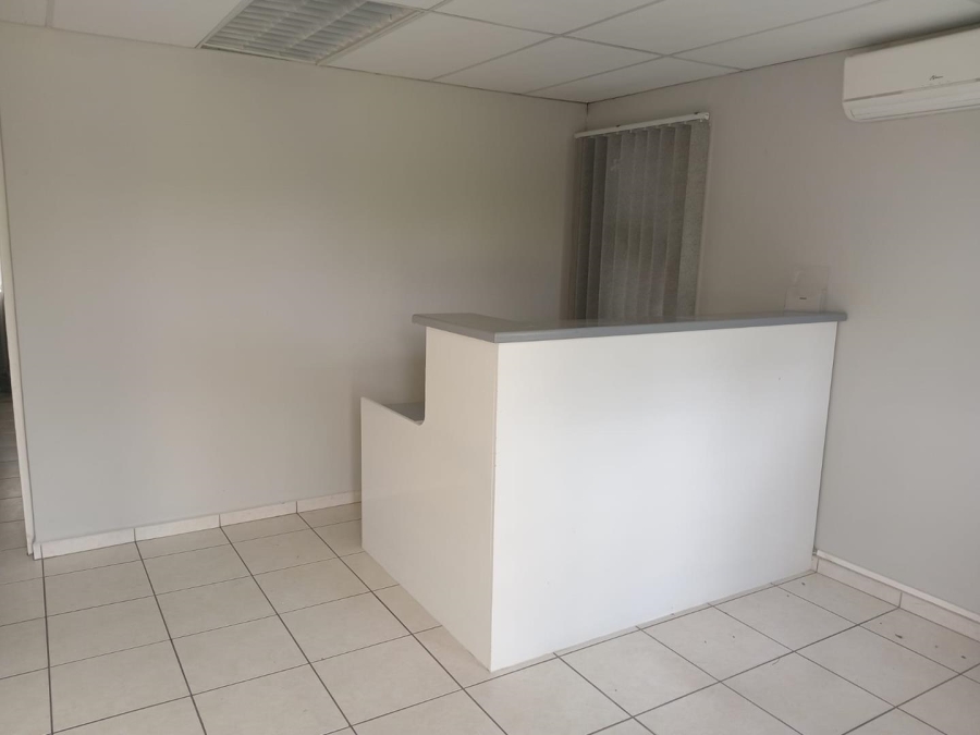 To Let Commercial Property for Rent in Meer En See KwaZulu-Natal