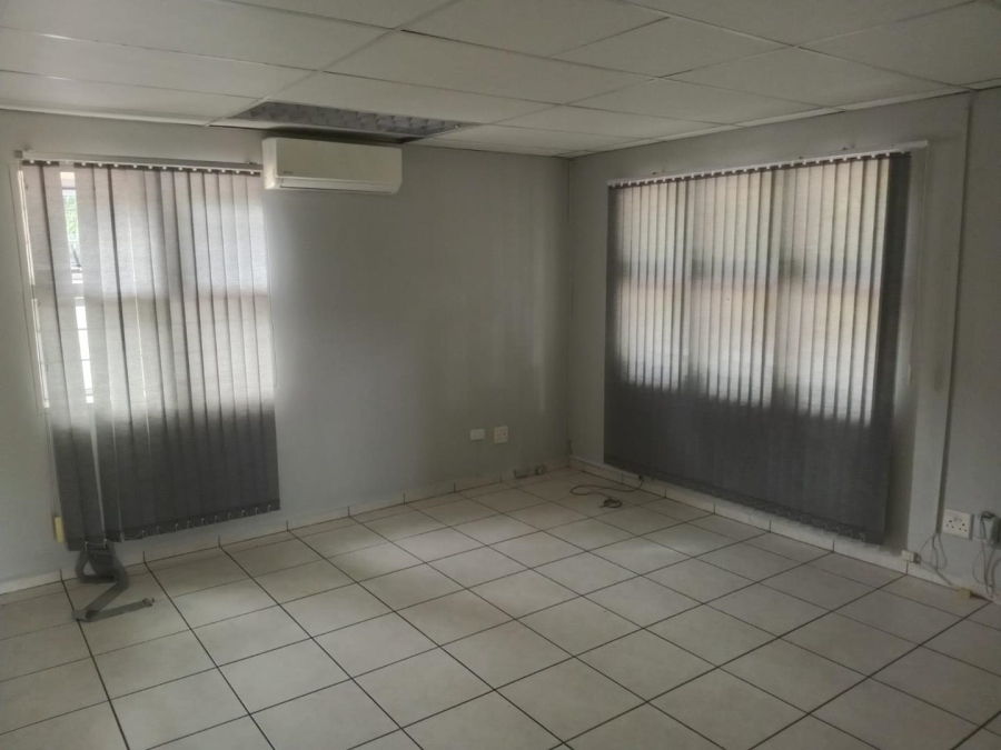 To Let Commercial Property for Rent in Meer En See KwaZulu-Natal