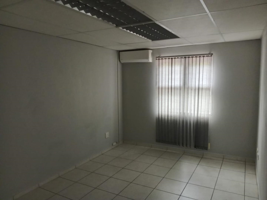 To Let Commercial Property for Rent in Meer En See KwaZulu-Natal
