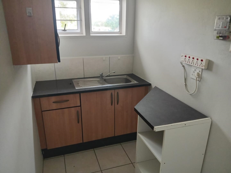 To Let Commercial Property for Rent in Meer En See KwaZulu-Natal