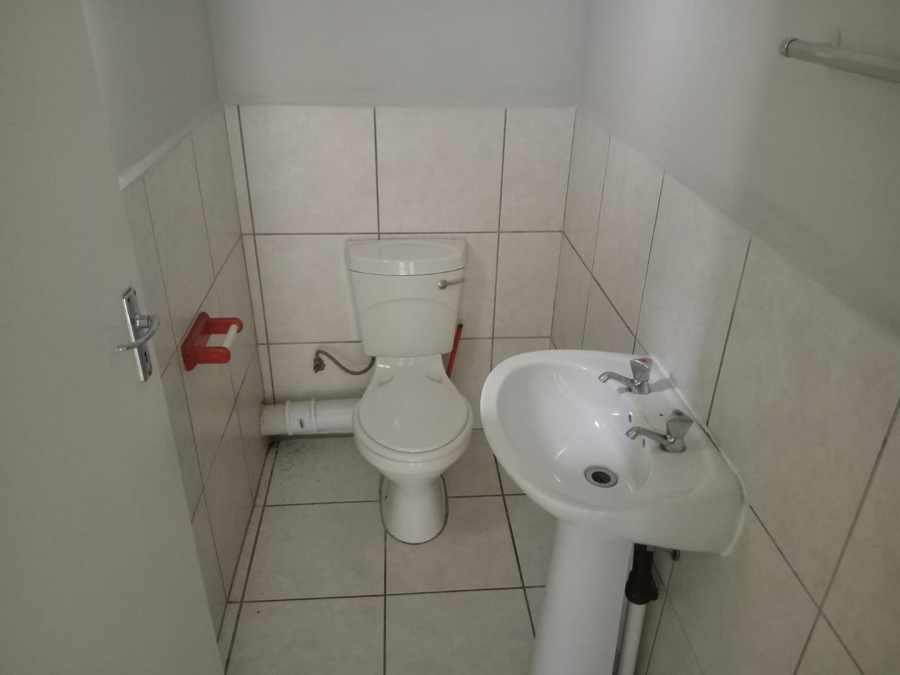 To Let Commercial Property for Rent in Meer En See KwaZulu-Natal