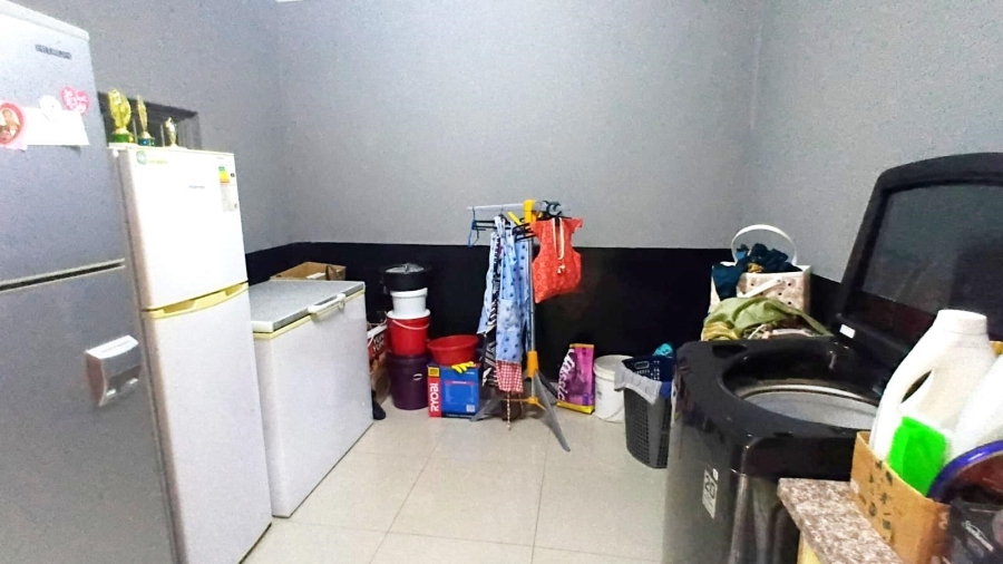 3 Bedroom Property for Sale in Umtentweni KwaZulu-Natal