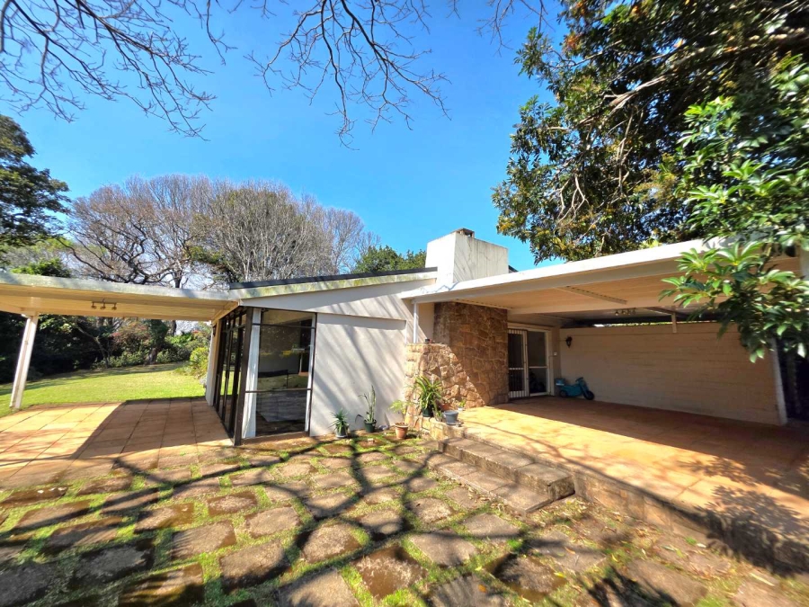 To Let 4 Bedroom Property for Rent in Kloof KwaZulu-Natal