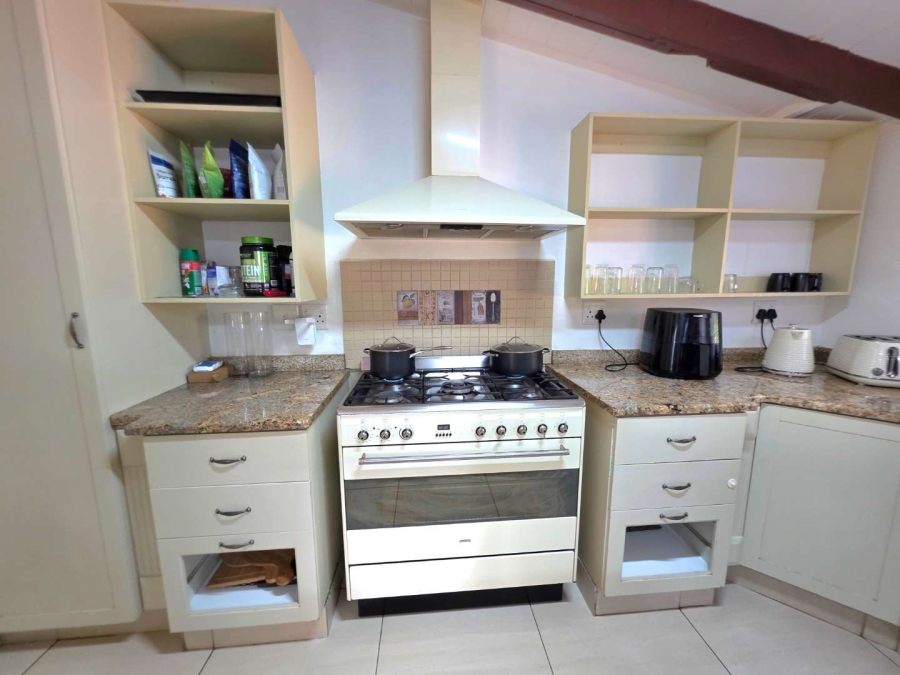 To Let 4 Bedroom Property for Rent in Kloof KwaZulu-Natal