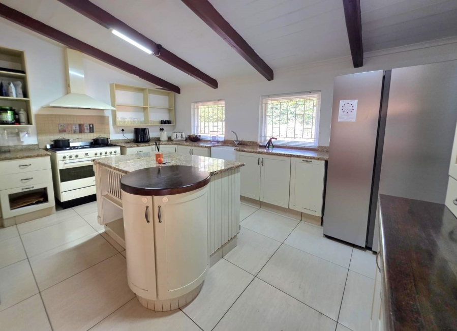 To Let 4 Bedroom Property for Rent in Kloof KwaZulu-Natal