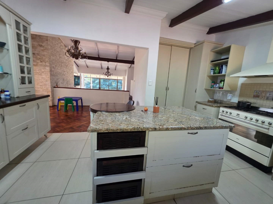 To Let 4 Bedroom Property for Rent in Kloof KwaZulu-Natal