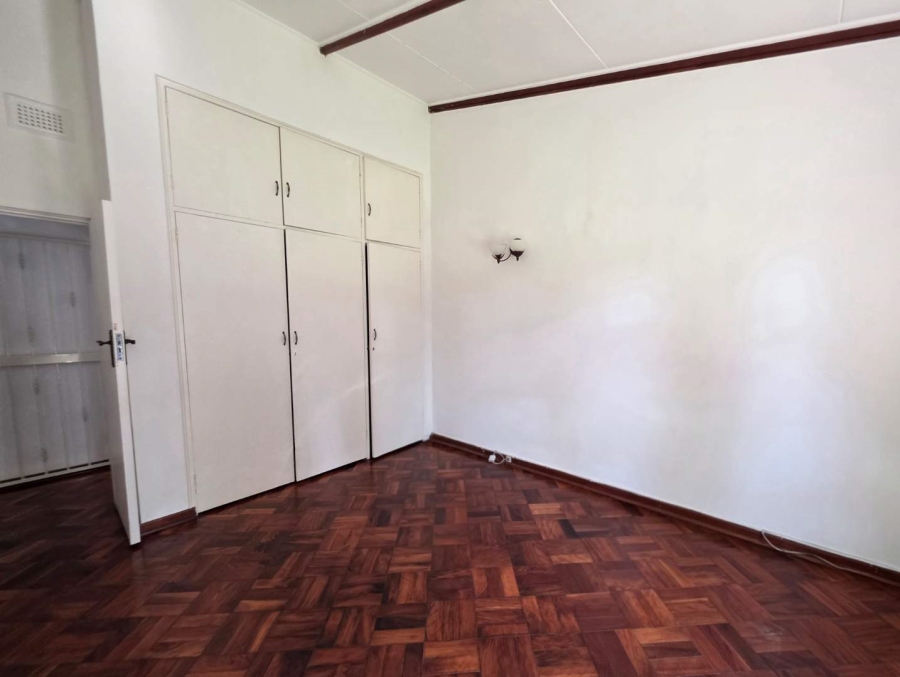 To Let 4 Bedroom Property for Rent in Kloof KwaZulu-Natal