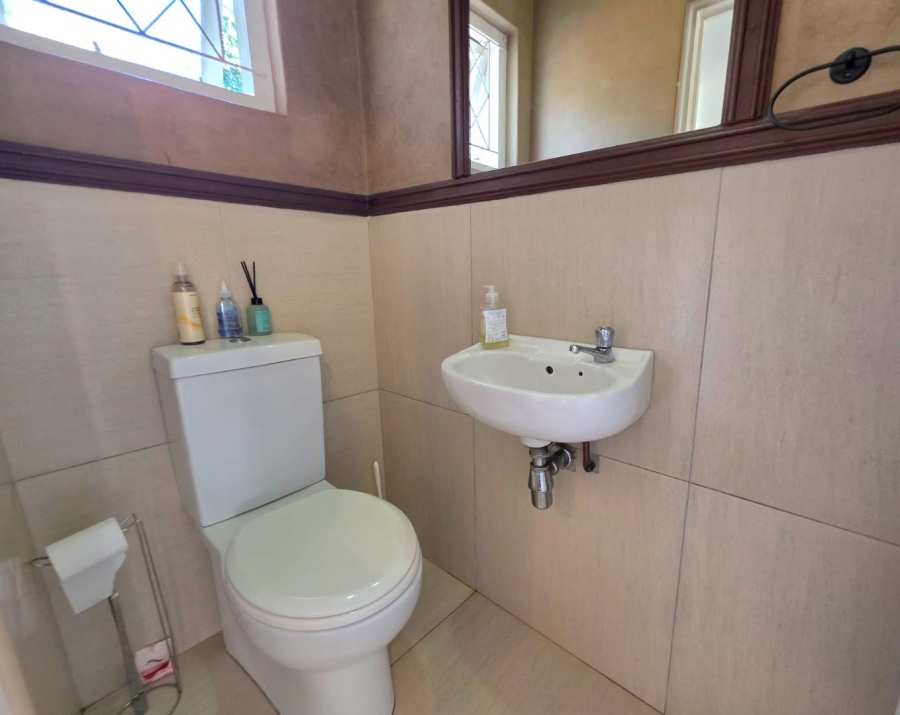 To Let 4 Bedroom Property for Rent in Kloof KwaZulu-Natal