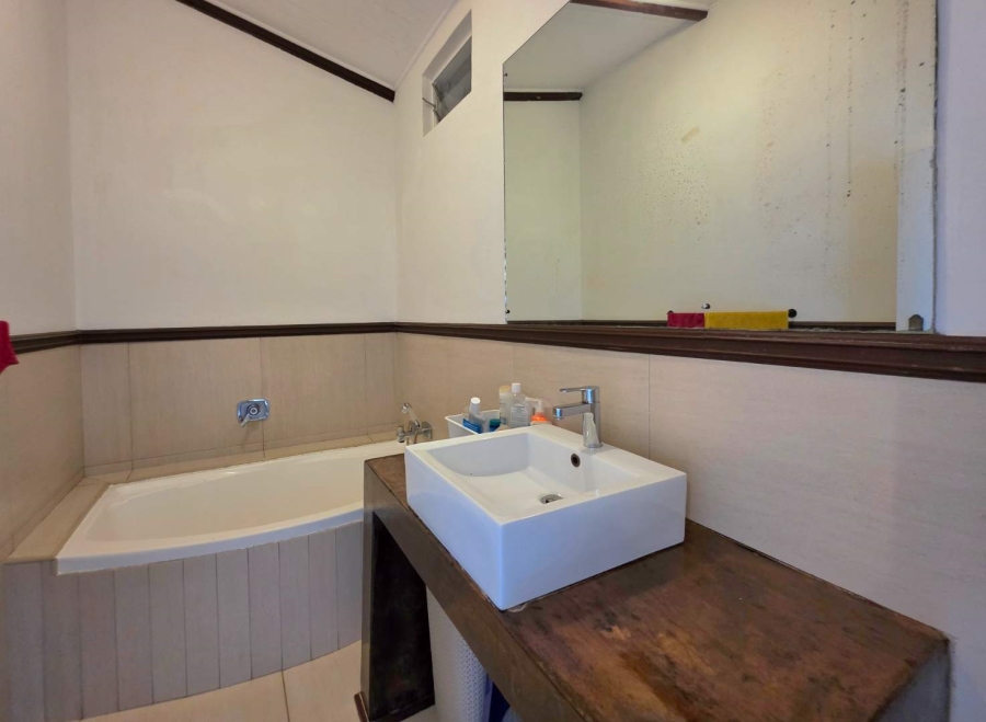 To Let 4 Bedroom Property for Rent in Kloof KwaZulu-Natal