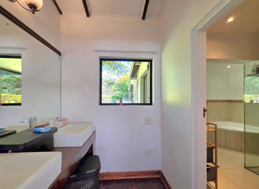 To Let 4 Bedroom Property for Rent in Kloof KwaZulu-Natal