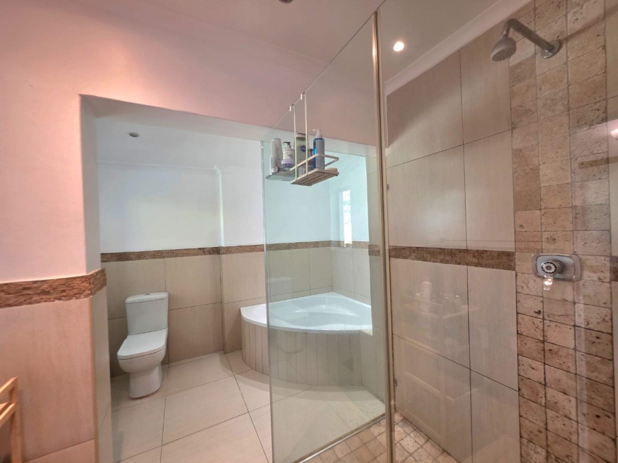 To Let 4 Bedroom Property for Rent in Kloof KwaZulu-Natal