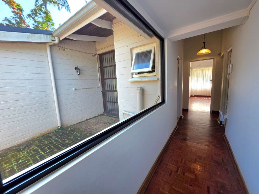 To Let 4 Bedroom Property for Rent in Kloof KwaZulu-Natal