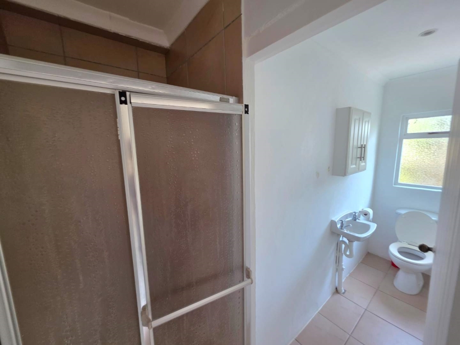 To Let 4 Bedroom Property for Rent in Kloof KwaZulu-Natal