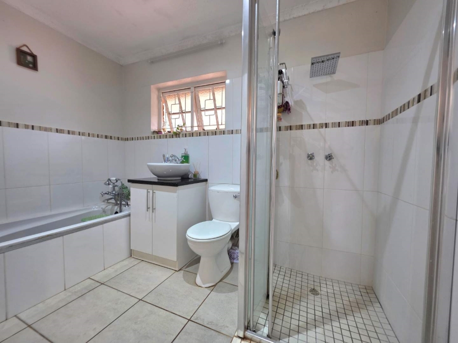 4 Bedroom Property for Sale in Waterfall KwaZulu-Natal