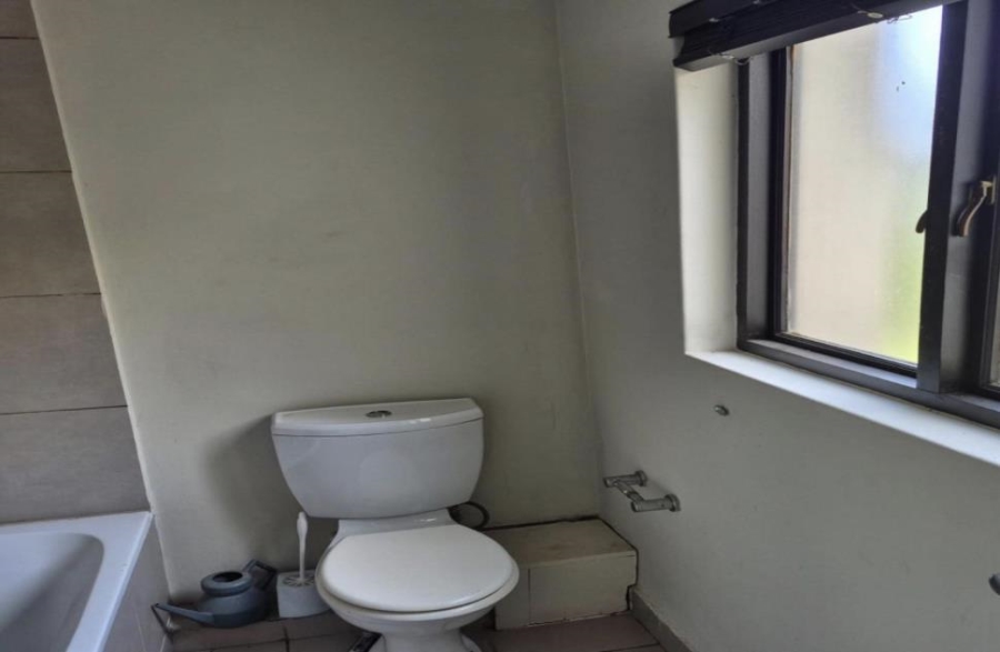 1 Bedroom Property for Sale in Sherwood KwaZulu-Natal