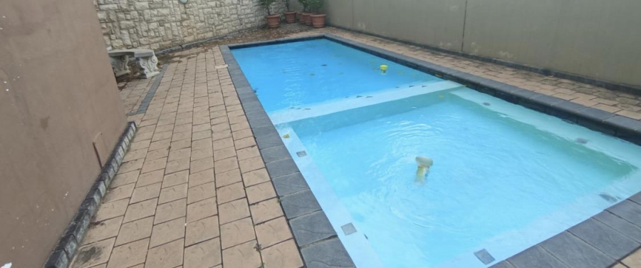 1 Bedroom Property for Sale in Sherwood KwaZulu-Natal