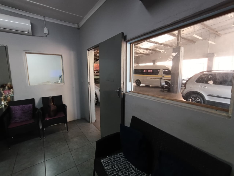 To Let Commercial Property for Rent in Westmead KwaZulu-Natal