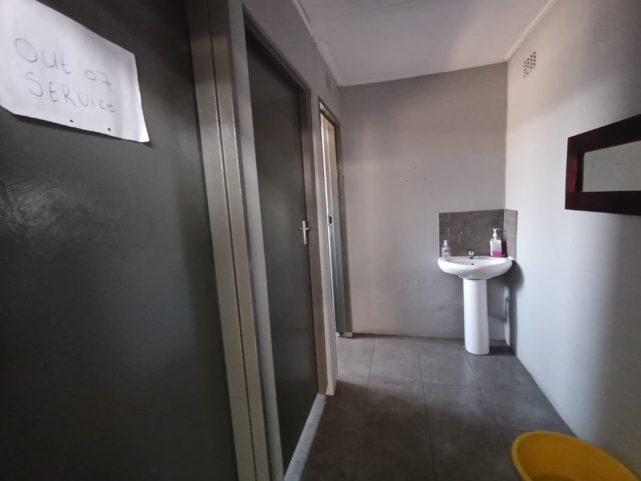 To Let Commercial Property for Rent in Westmead KwaZulu-Natal