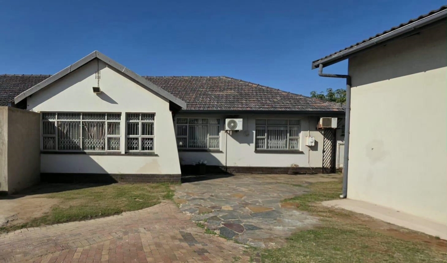 To Let 4 Bedroom Property for Rent in Bluff KwaZulu-Natal