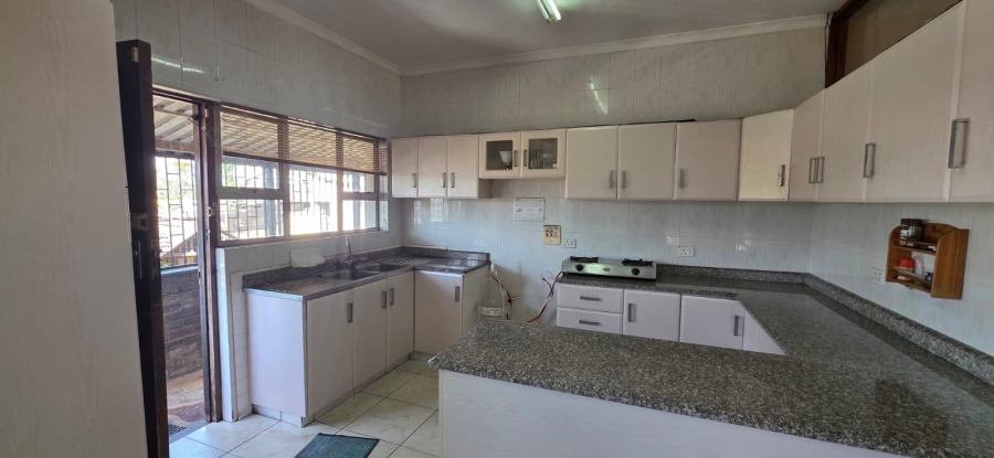 To Let 4 Bedroom Property for Rent in Bluff KwaZulu-Natal